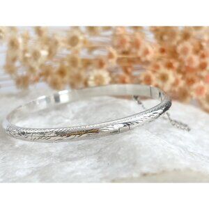 Hand Carved Domed Sterling Silver Hinged w/ Safety Chain 925 Vintage Bangle
